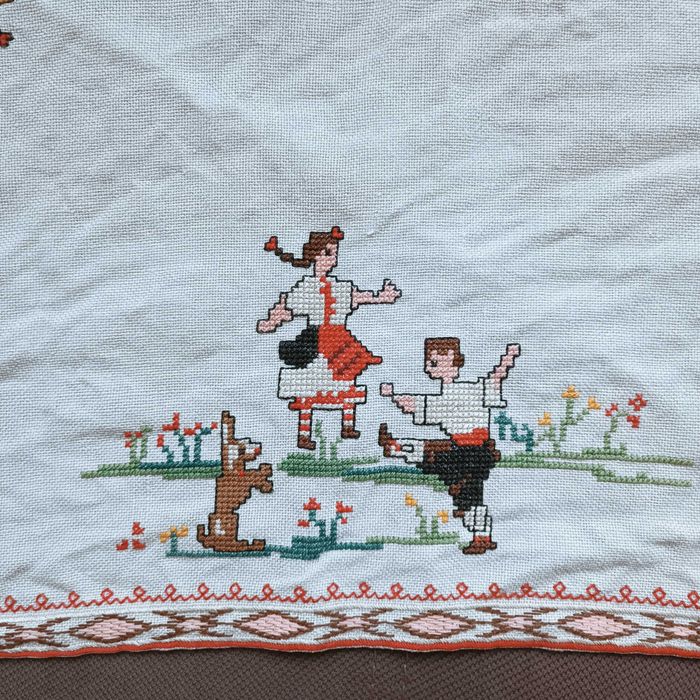 Стар български ковьор с народни мотиви - 60/60см