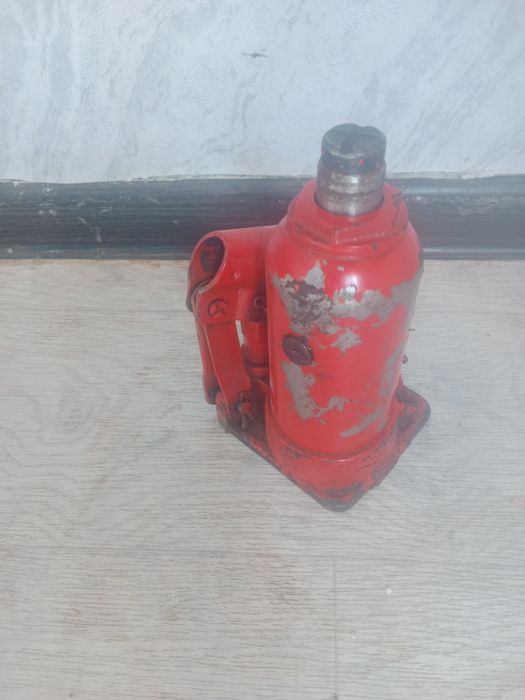 Продам домкрат 5 тоник