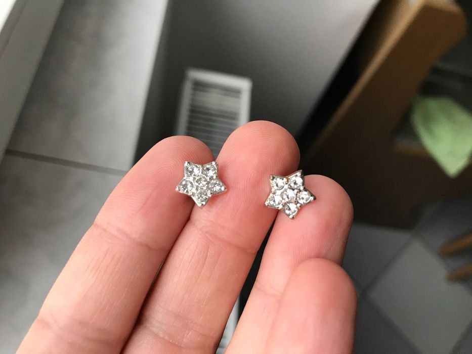 Cercei cu șurub în formă de steluță argintie