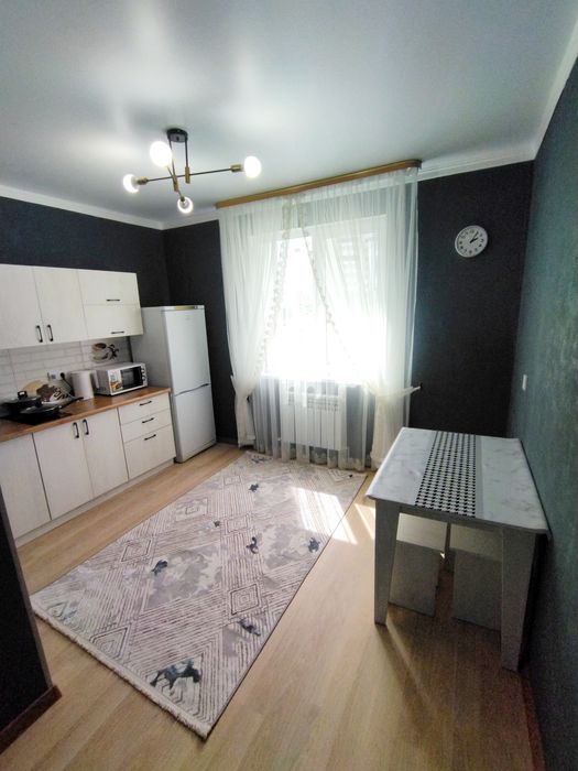 Сдам люкс квартиру посуточно за драм театром