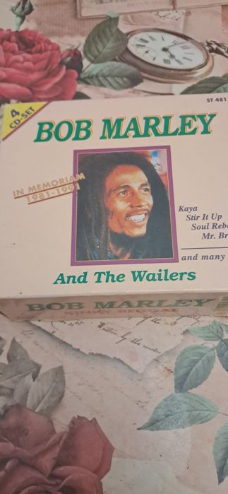 4 компактдиска на Боб Марли и The Wailers.4 компактдиска на Боб Марли