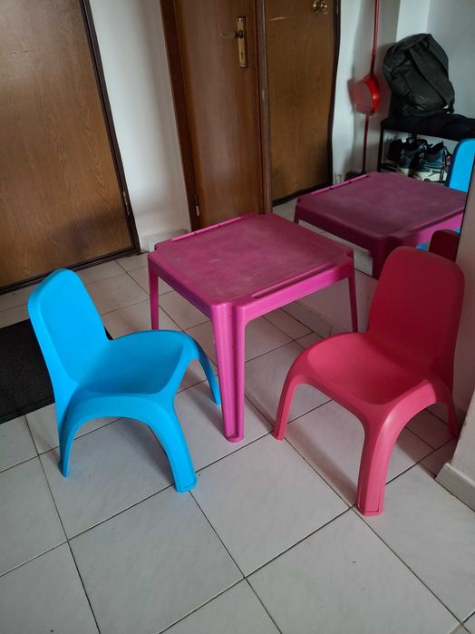 masă și scaune pentru copii