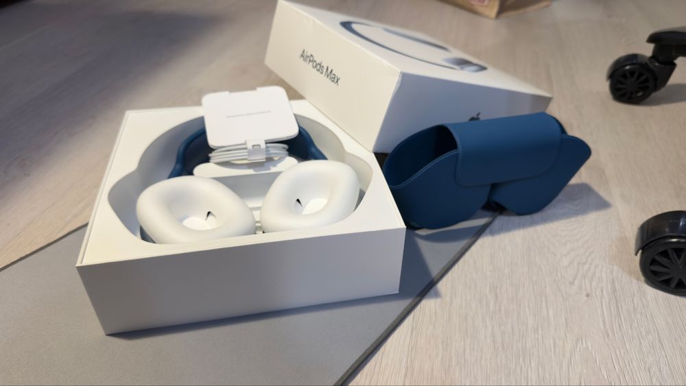 AirPods Pro Max Lightning