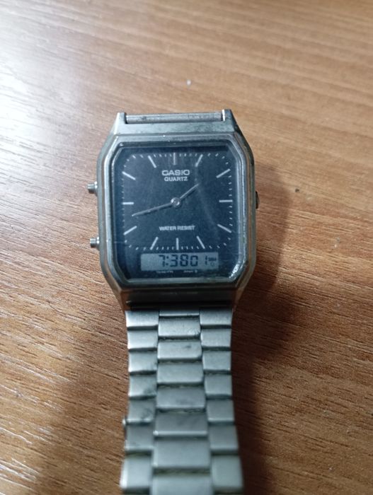 Прадаю часы  кварц срочно