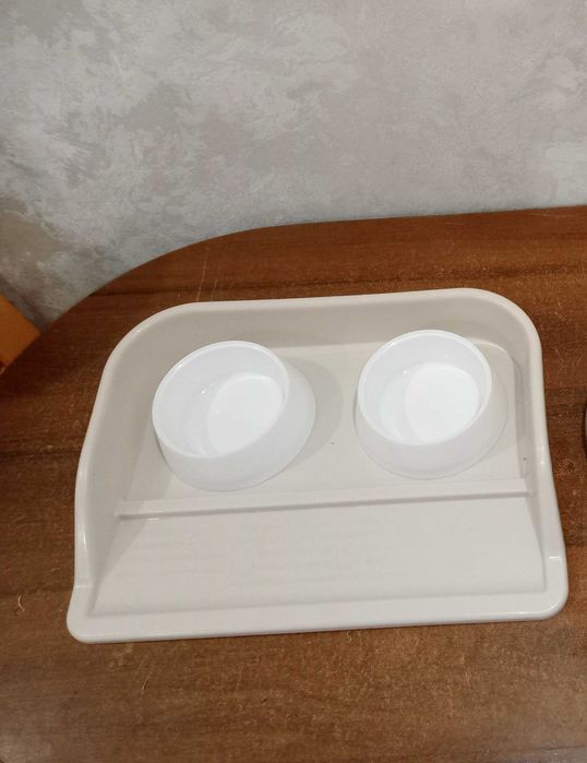 Лоток (лотки) и миски для кошек