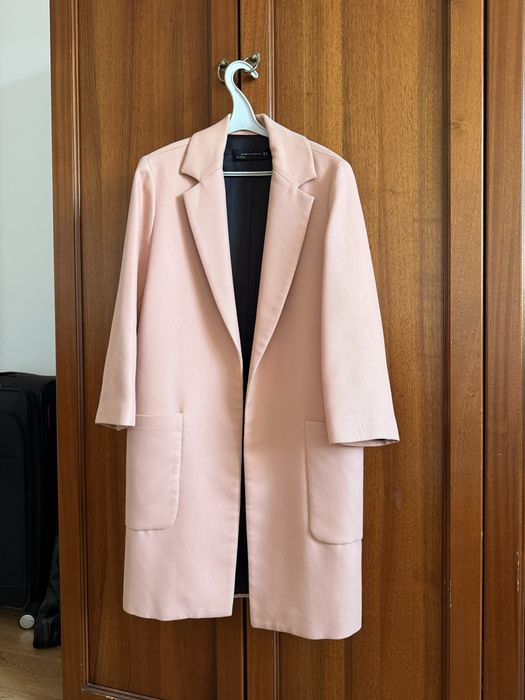 Пальто бренда Zara