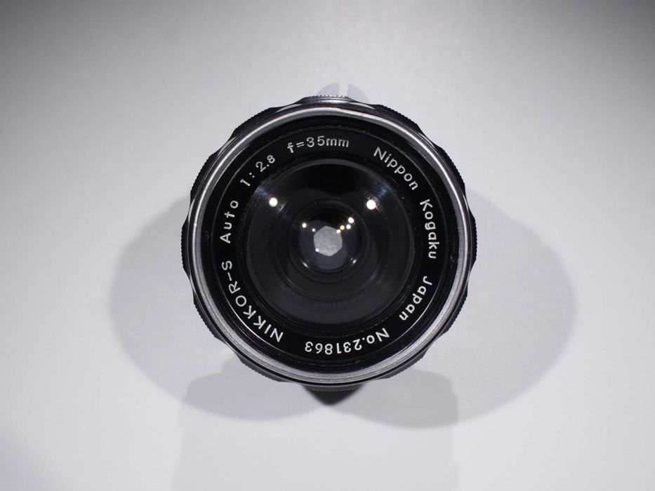 Обективи Nikon Nikkor 28mm f3,5 и 35mm f2,8