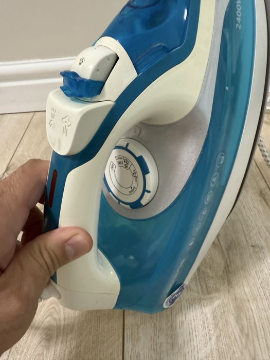 Продам Утюг в рабочем сострянии