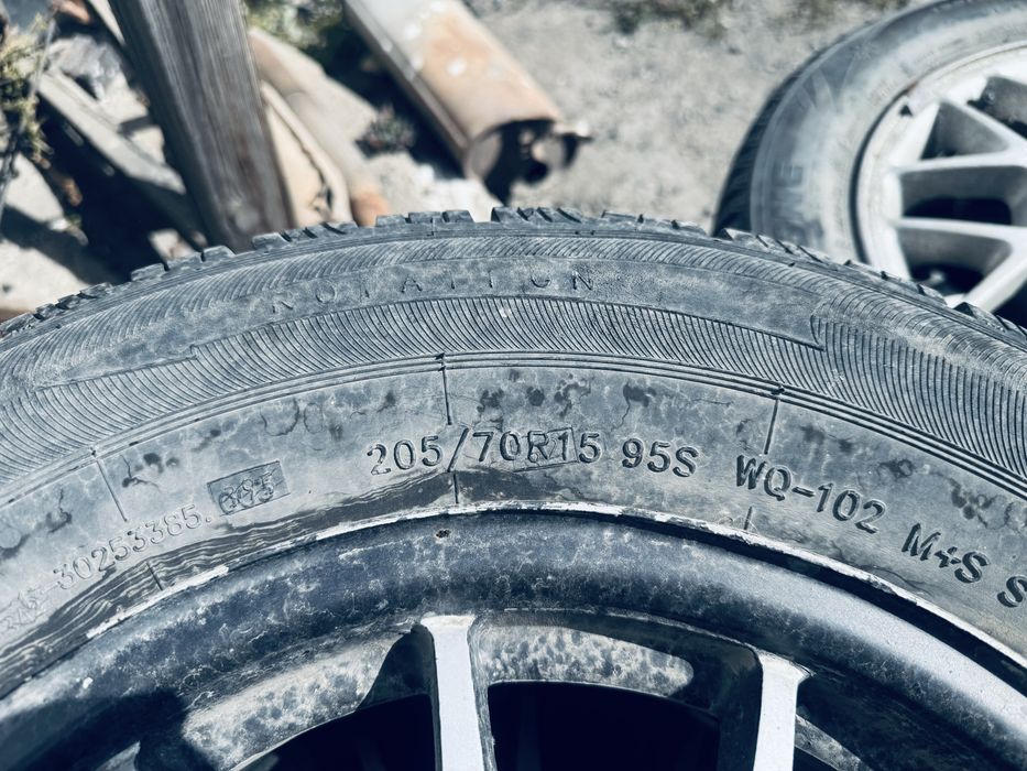 Продам диски с резиноы 15