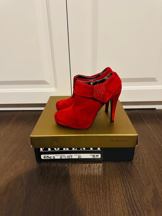 Botine /Ghete numarul 35, cu toc ,rosii , din piele naturala intoarsa