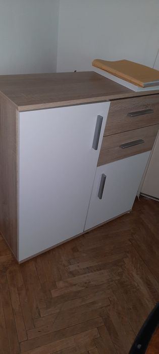 Vând mobilier, în stare bună, cu instrucțiuni de  folosire și asamblare.
