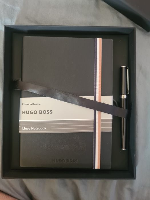 Set Hugo Boss original – stilou Gear + caiet A5 + wireless charger Qi
