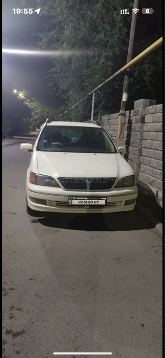 Продам машину тойота виста