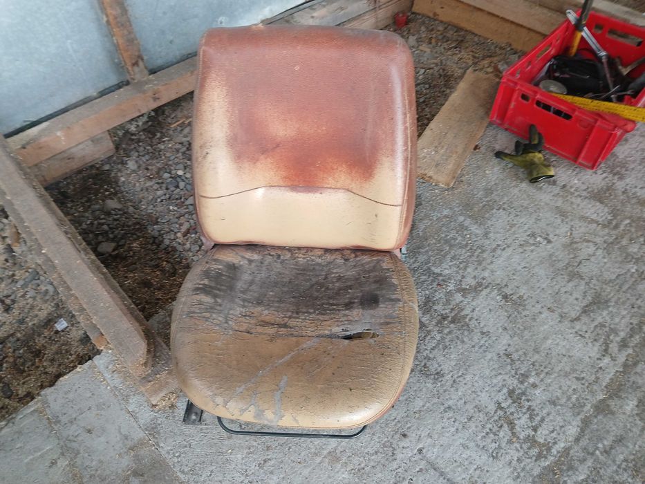 Scaun pentru stivuitor sau tractor
