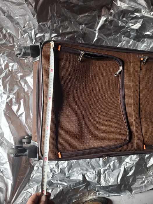 Чемодан дорожный