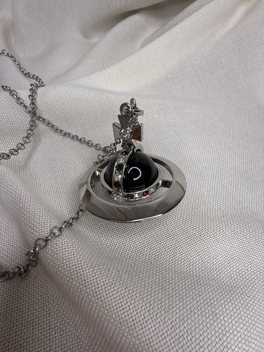 VIVIENNE Westwood colier ”world’s end - giant orb”, onyx/argintiu