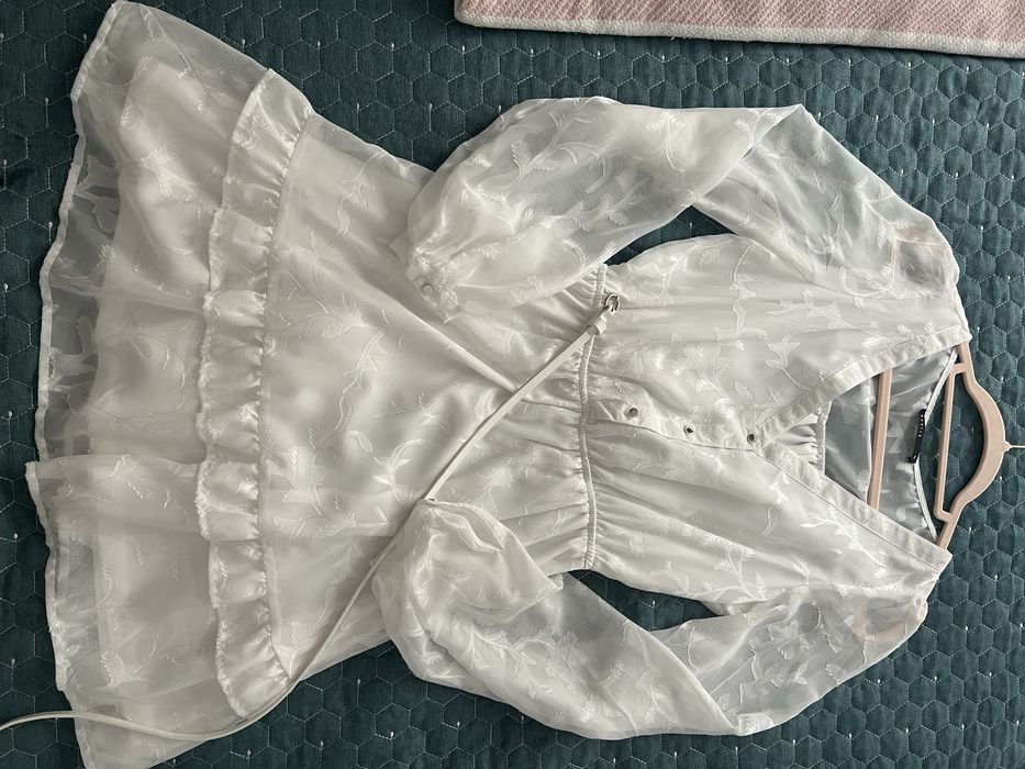 Бяла рокля Mohito