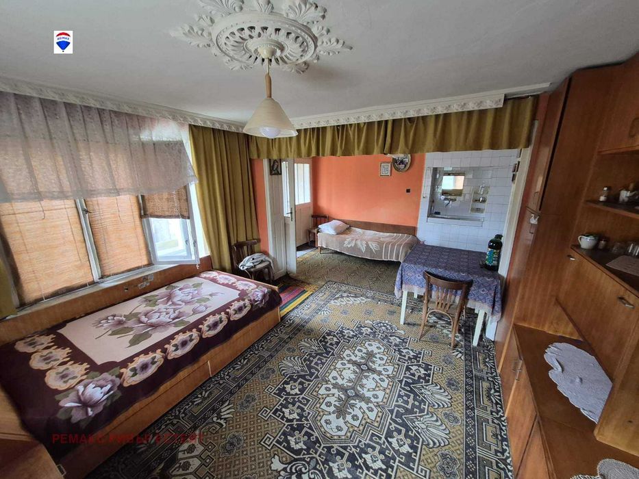 Селска къща с голям двор в с. Караманово