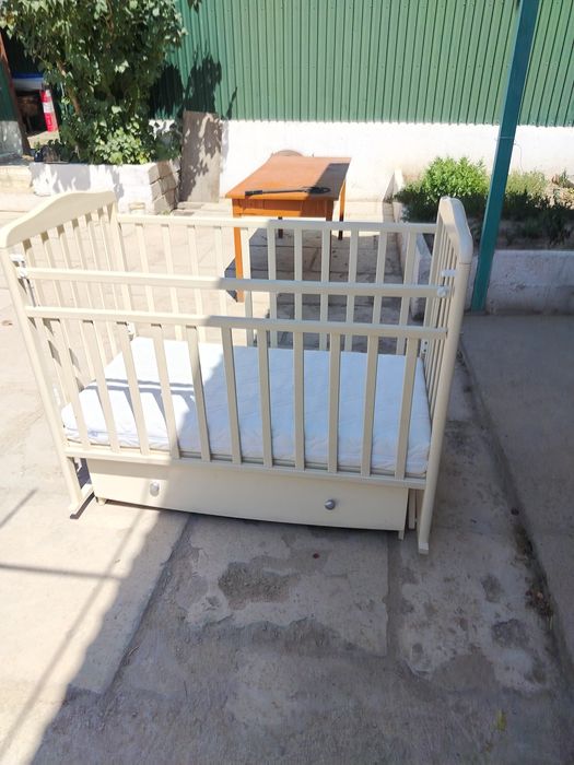 Детская кровать с качалкой