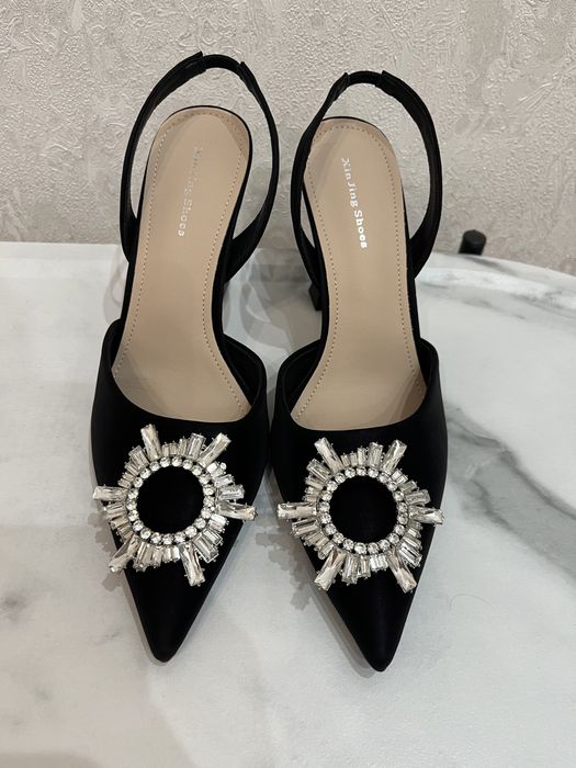 Новые черные туфли 37 размер