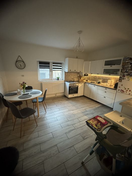 Vand casa cu piscina