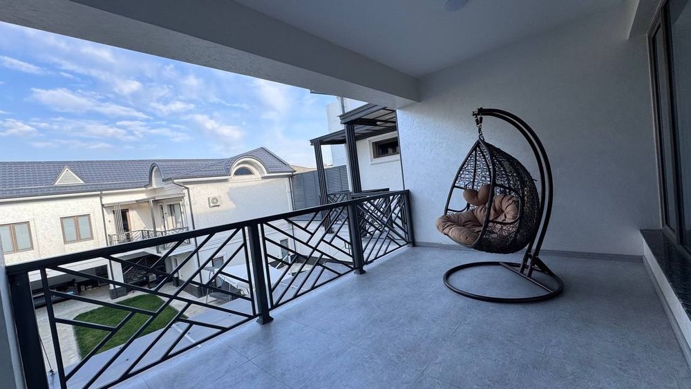 Амир-Темур махалля Продается шикарный евродом, на участке 2 дома