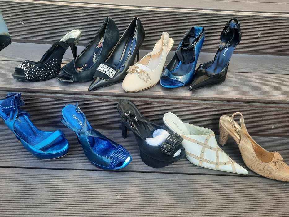 Продаются.Остатки женской обуви.