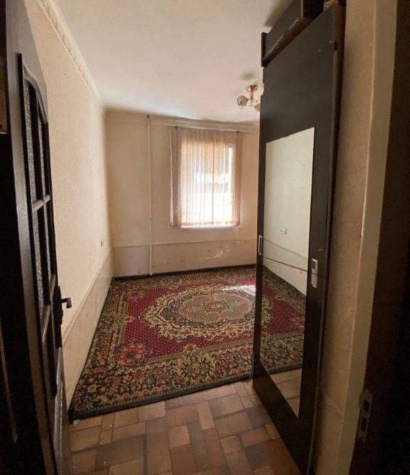 3 xonali Kvartira sotiladi 2 etaj Qarshi