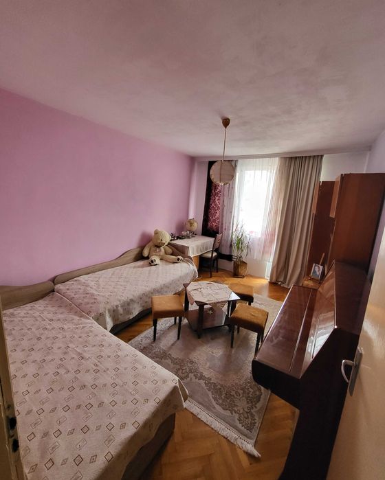 Дава се под наем Тристаен апартамент в Бургас, Център - 80 кв.м за 408 € - Снимка #1