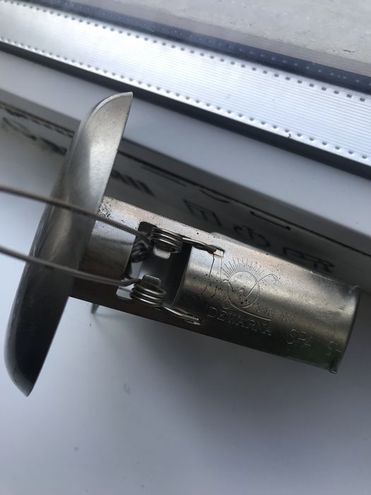 Споты - точечный светильник.