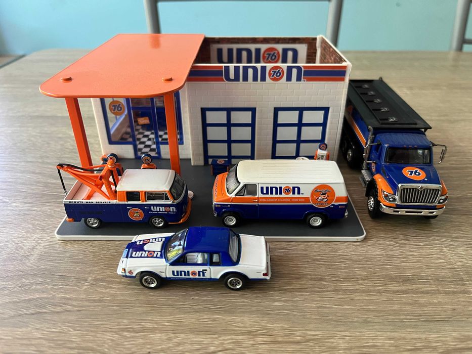 Метални диорами и колички Greenlight, Auto World и Johnny Lightning