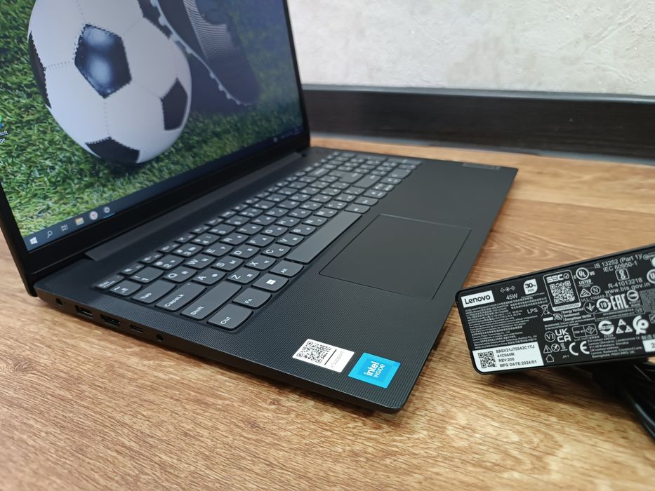 Ноутбук LENOVO V15 Win 10 Pro.