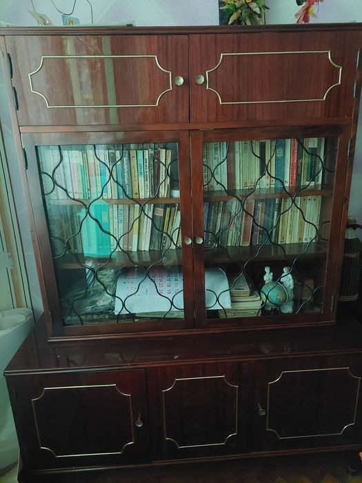 Mobilă veche, lemn masiv