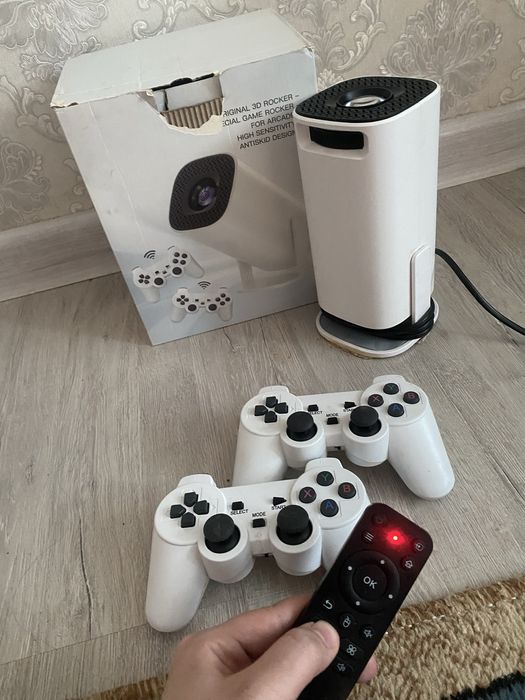 Смарт Проектор продается есть два джостика