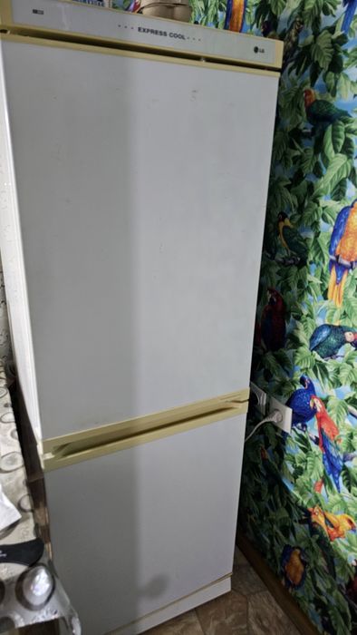 Продам Холодильник  LG