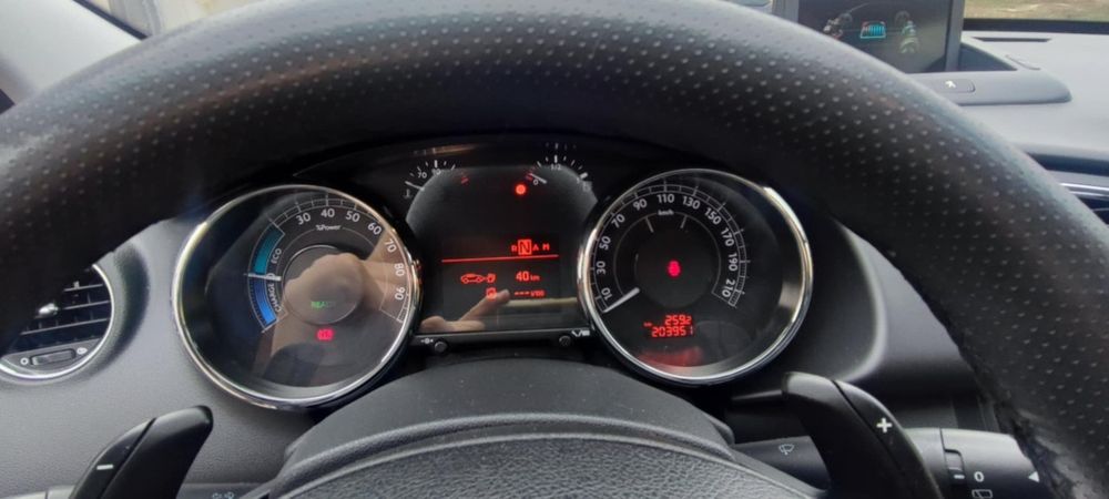 Vând Peugeot 3008 Hybrid