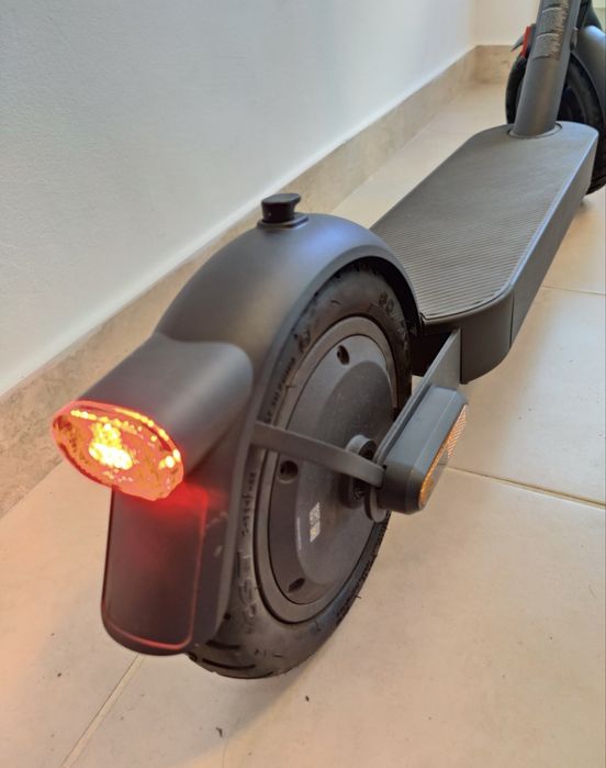 Trotineta xiaomi 4 ca noua