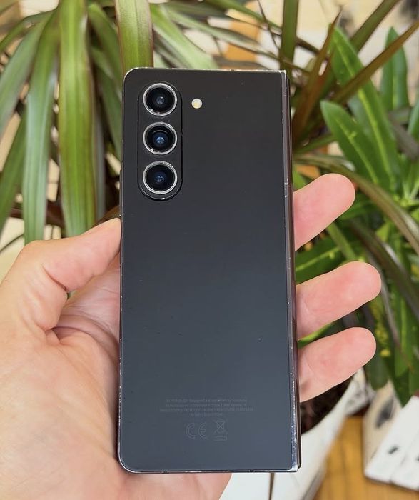 Samsung Z Fold 5 de 512 GB si 12 RAM