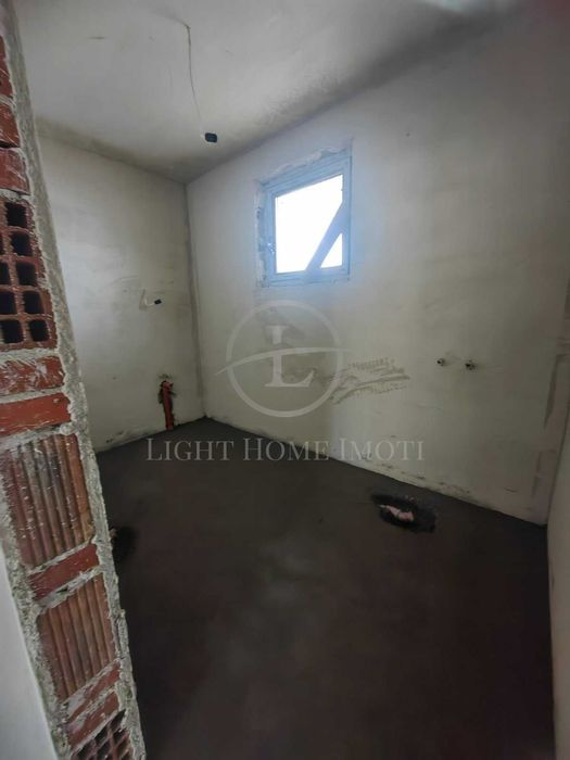 Продава се Четиристаен апартамент в Пловдив, Остромила - 180 кв.м за 973 €/кв.м - Снимка #5