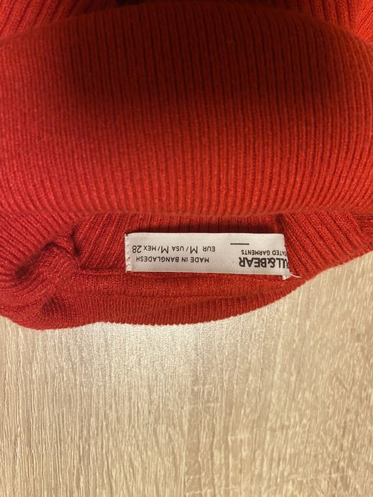 Червено поло PULL&BEAR