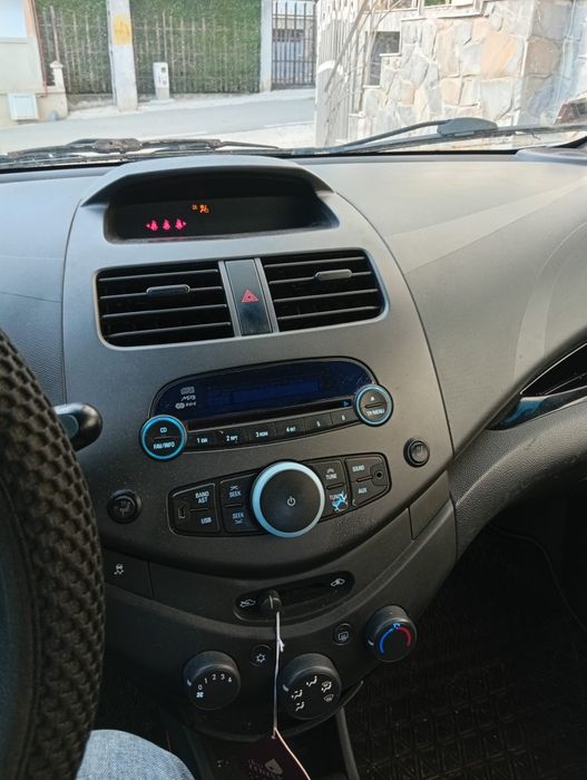 Vând Chevrolet Spark