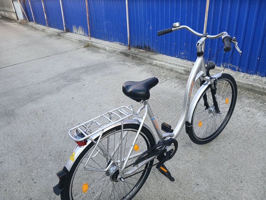 Vând bicicleta din aluminiu pentru damă
