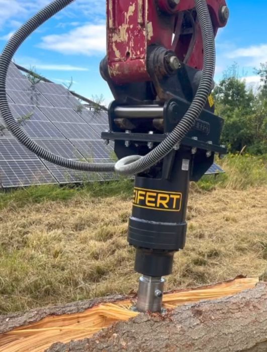 Con despicator de lemne hidraulic