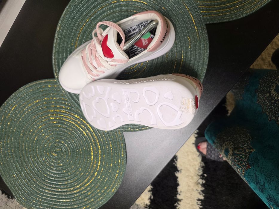 Adidasi noi Love Moschino nr 37