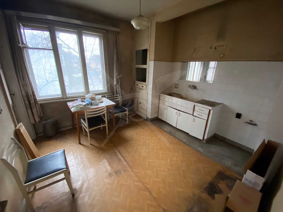 Продава се Многостаен апартамент в Пловдив, Съдийски - 100 кв.м за 1650 €/кв.м - Снимка #2