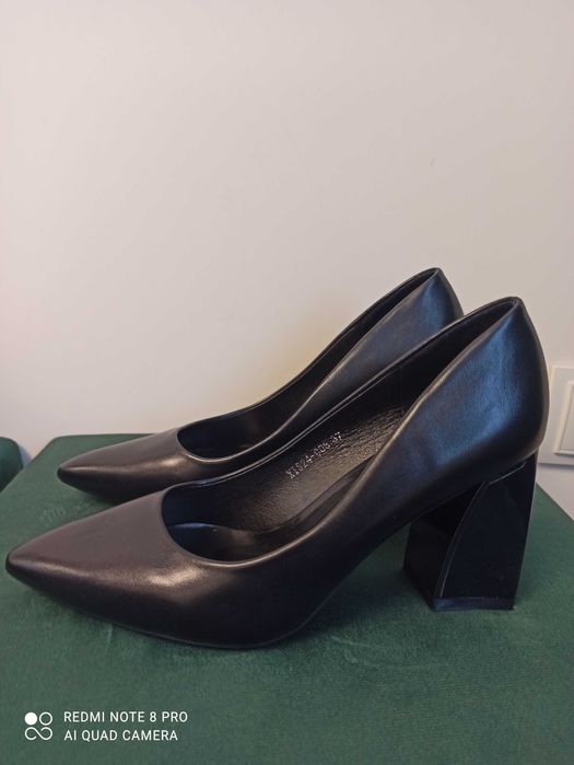 Нови обувки на ток