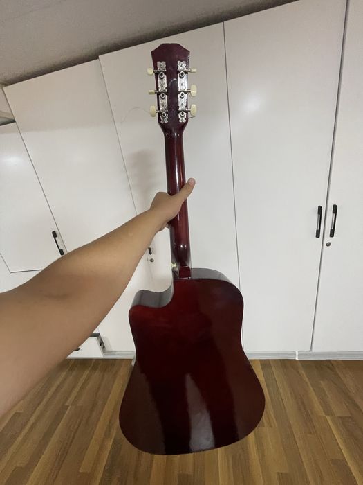 Gitara akustik sotiladi xolati zoʻr yangi urgatiyotganlar uchun mos