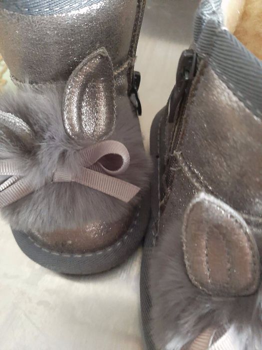 Продам сапожки девочковые