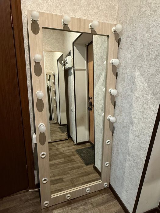 Зеркало  Ширина- 80см Длина- 180см