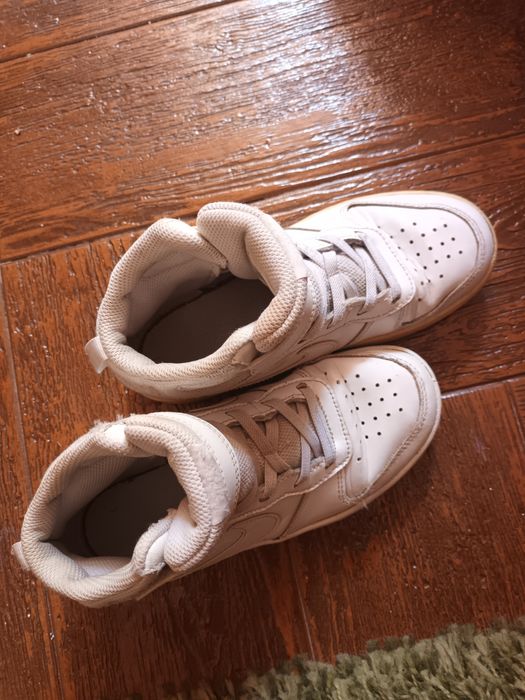 Vând adidas nike